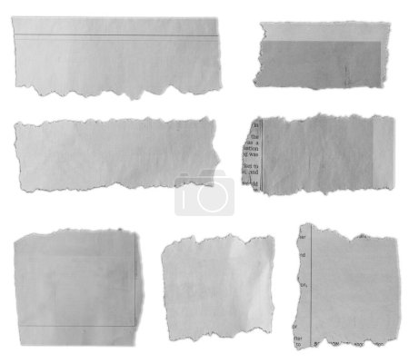 Téléchargez les photos : Sept morceaux de papier déchiré sur fond plat - en image libre de droit