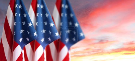 Foto de Tres banderas americanas en el cielo. - Imagen libre de derechos