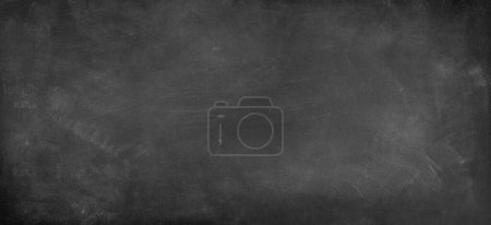 Téléchargez les photos : Craie frottée sur fond de tableau noir - en image libre de droit