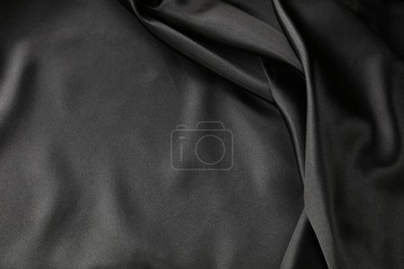 Téléchargez les photos : Gros plan de tissu de soie noire ondulée - en image libre de droit