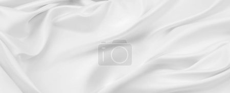 Téléchargez les photos : Gros plan sur tissu de soie blanc ondulé - en image libre de droit