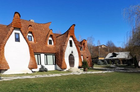 Téléchargez les photos : Château d'argile féerique du village de Porumbacu, Sibiu, Roumanie - en image libre de droit