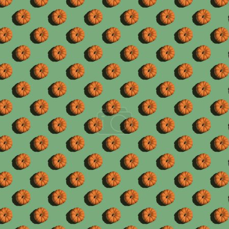Téléchargez les photos : Repeated, pattern pumpkin hokkaido on orange background - en image libre de droit