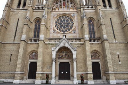 Téléchargez les photos : Église catholique gothique Sainte-Élisabeth de la dynastie Arpad à Budapest - en image libre de droit