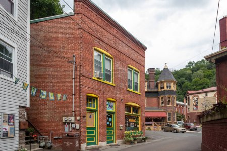 Foto de Jim Thorpe, PA, EE.UU. - 18 de agosto de 2019: Calles históricas en Jim Thorpe, un borough y la sede del condado de Carbon en el estado de Pensilvania. Estados Unidos - Imagen libre de derechos