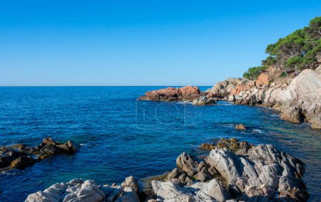 Téléchargez les photos : Vue sur la plage de Cala Estreta à Palamos, Costa Brava, province de Gérone, Catalogne, Espagne. - en image libre de droit