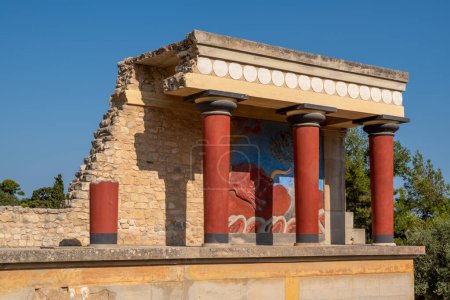 Foto de Antiguas ruinas del famoso palacio Knossos en la isla de Creta, Grecia. - Imagen libre de derechos