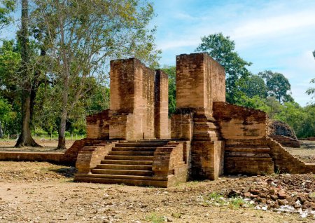 Téléchargez les photos : Temple de Muara Jambi. Complexe de temple bouddhiste, dans la régence de Muaro Jambi, province de Jambi, Sumatra, Indonésie. - en image libre de droit