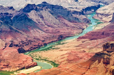 Téléchargez les photos : Vue du paysage du Grand Canyon depuis Desert View Point avec le fleuve Colorado, États-Unis - en image libre de droit