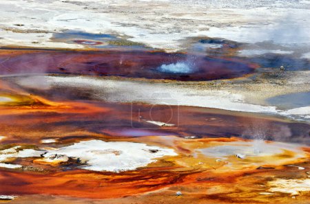 Téléchargez les photos : Nature abstraite. Texture du bassin de porcelaine dans le parc national de Yellowstone, États-Unis. - en image libre de droit