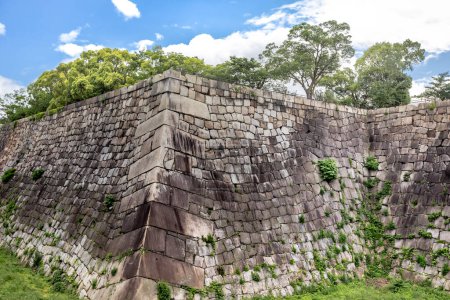 Téléchargez les photos : Murs environnants Château d'Osaka et vues autour de la région - en image libre de droit