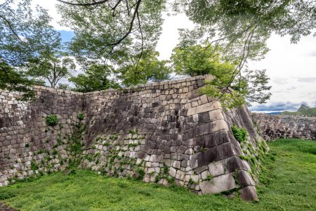 Téléchargez les photos : Murs environnants Château d'Osaka et vues autour de la région - en image libre de droit