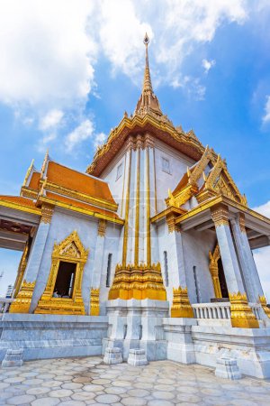 Wat Traimit Wittayaram Worawihan It is a Theravada Buddhist temple. In Samphanthawong District, Yaowarat District, Bangkok