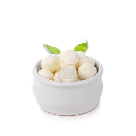 Foto de Mini bolas de queso mozzarella en un tazón pequeño con albahaca aislada sobre fondo blanco - Imagen libre de derechos