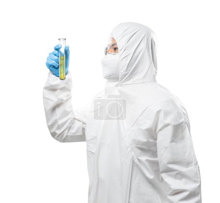 Téléchargez les photos : Worker wears medical protective suit or white coverall suit with mask and goggles hold test tube isolated on white background - en image libre de droit