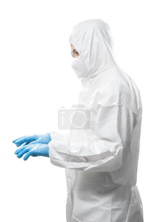 Téléchargez les photos : Worker wears medical protective suit or white coverall suit with mask and goggles hand typing isolated on white background - en image libre de droit