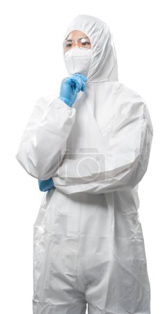 Téléchargez les photos : Worker wears medical protective suit or white coverall suit with mask and goggles think or analyse isolated on white background - en image libre de droit