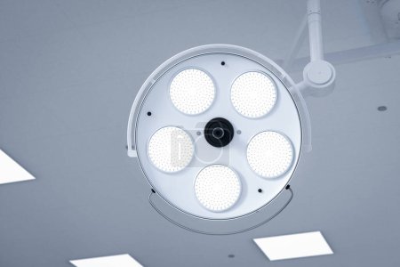 Foto de 3d renderizado luces de cirugía o lámparas médicas en el techo - Imagen libre de derechos