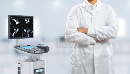 Foto de Sonógrafo en laboratorio con máquina de ultrasonido - Imagen libre de derechos