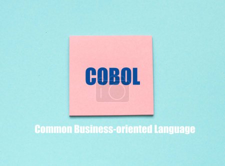 Foto de COBOL Common Business-oriented Idioma palabras en trozos de papel. - Imagen libre de derechos
