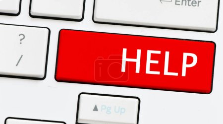 Téléchargez les photos : Bouton d'aide rouge sur le clavier close-up - en image libre de droit