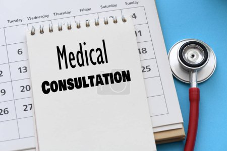 Téléchargez les photos : Mots de consultation médicale dans le carnet sur le calendrier - en image libre de droit