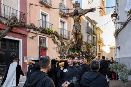 Photo for VILLAJOYOSA, SPAIN - APRIL 7, 2023: Procession during Holy Week in La Vila Joiosa going through the streets of the Old Town. The procession is organized by ten brotherhoods that are in charge of bringing out the passion, death and resurrection of Jes - Royalty Free Image