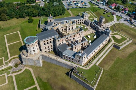 Ruinen der alten Burg in Krzyztopor bei Ujazd in Polen. Vor der Entstehung von Versailles war es eines der größten Palastgebäude Europas.
