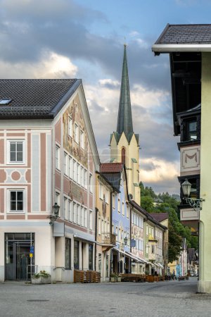 Bayerische Talhäuser der Stadt Garmisch-Partenkirchen in Bayern, Deutschland