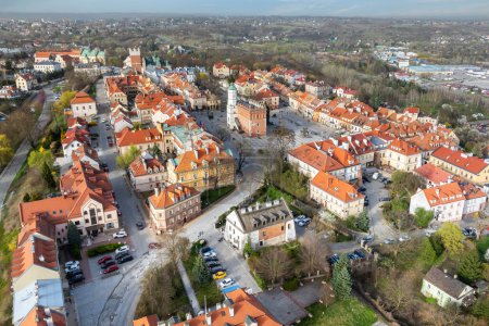 Téléchargez les photos : Vue aérienne sur le Sandomierz une petite ville médiévale en Pologne, située sur la Vistule sur sept collines, d'où parfois appelé Petite Rome. - en image libre de droit