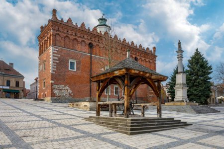 Téléchargez les photos : Vieille ville de Sandomierz une petite ville médiévale en Pologne, située sur la Vistule sur sept collines, d'où parfois appelé Petite Rome. - en image libre de droit