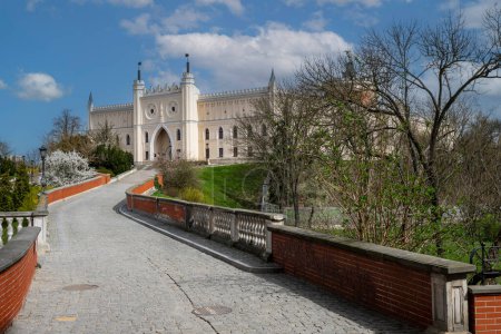 Téléchargez les photos : Le château royal de Lublin a été construit dans le style Renaissance, mais dans les années 1824-1826 a été reconstruit dans le style néogothique anglais. Maintenant est un point de repère d'une ville de Lublin. - en image libre de droit