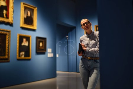 Photo for Women in the museum looks at art exhibitions - Royalty Free Image
