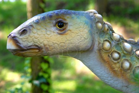 Téléchargez les photos : Scélidosaur dinosaure, Scelidosaurus harrisonii dans un parc jurassique, série des dinosaures - en image libre de droit
