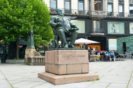 Téléchargez les photos : OSLO, NORVÈGE - 26 AOÛT 2016 : Statue de Christian Krohg à Oslo en Norvège - en image libre de droit
