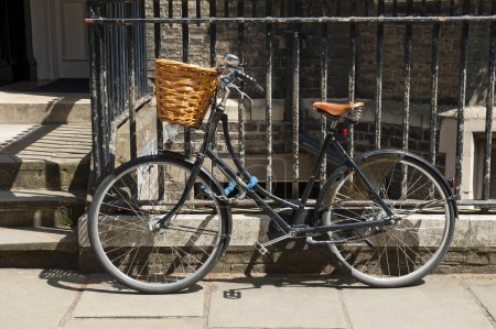 Téléchargez les photos : CAMBRIDGE, ANGLETERRE - 28 MAI 2015 : Vélo à Cambridge - en image libre de droit