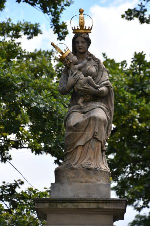 Photo for WARSAW, POLAND - JUL 10: Statue of Virgin Mary holding Baby Jesus at Herbert C. Hoover Park in Warsaw, Poland, as seen on July 10, 2022. - Royalty Free Image