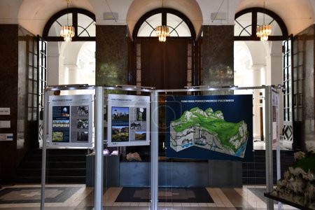 Téléchargez les photos : WARSAW, POLAND - JUL 13: Geological Museum of the State Geological Institute in Warsaw, Poland, as seen on July 13, 2022. - en image libre de droit