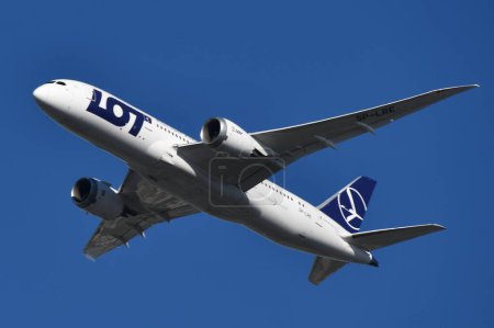 Photo for WARSAW, POLAND - JUL 14: LOT Polish Airlines in the air above Warsaw, Poland, as seen on July 14, 2022. - Royalty Free Image