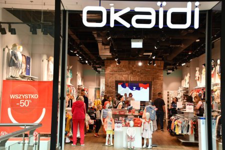Téléchargez les photos : WARSAW, POLAND - JUL 16: Okaidi store at Galeria Mokotow shopping mall in Warsaw, Poland, as seen on July 16, 2022. - en image libre de droit
