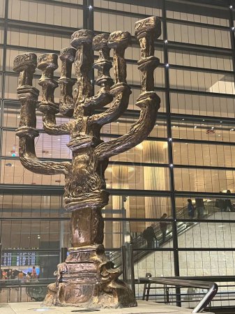 Téléchargez les photos : TEL AVIV, ISRAEL - JUL 21 : Terminal de l'aéroport Ben Gourion à Tel Aviv en Israël, vu le 21 juillet 2021. - en image libre de droit