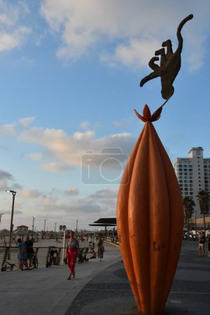 Téléchargez les photos : TEL AVIV, ISRAEL - JUL 18: Beyond the Limit by Ben David in Tel Aviv, Israel, as seen on July 18, 2022. - en image libre de droit
