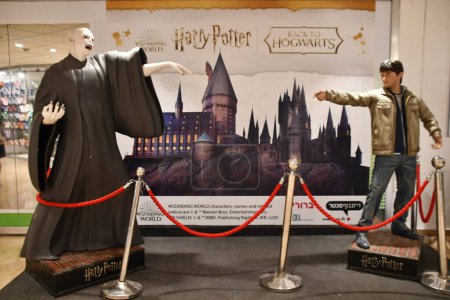 Foto de TEL AVIV, ISRAEL - JUL 21: Harry Potter Back To Hogwarts at Dizengoff Center in Tel Aviv, Israel, as seen on July 21, 2022. - Imagen libre de derechos