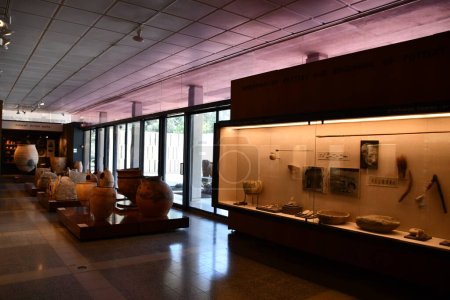 Foto de TEL AVIV, ISRAEL - 20 DE JUL: Pabellón de Cerámica del Museo Haaretz en el Museo Muza Eretz Israel en Tel Aviv, Israel, visto el 20 de julio de 2022. - Imagen libre de derechos