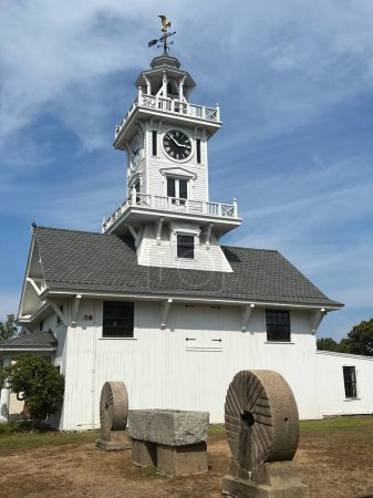 Foto de STRATFORD CT - SEP 4: Clocktower Museum at Boothe Memorial Park & Museum in Stratford, Connecticut, as seen on Sep 4, 2022. - Imagen libre de derechos