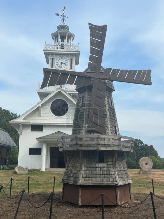 Foto de STRATFORD CT - SEP 4: Miniature Windmill & Clocktower Museum at Boothe Memorial Park & Museum in Stratford, Connecticut, as seen on Sep 4, 2022. - Imagen libre de derechos