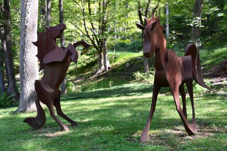 Foto de KENT CT - SEP 10: Sculpturedale, estudio y galería del escultor Denis Curtiss, en Kent, Connecticut, visto el 10 de septiembre de 2022. - Imagen libre de derechos