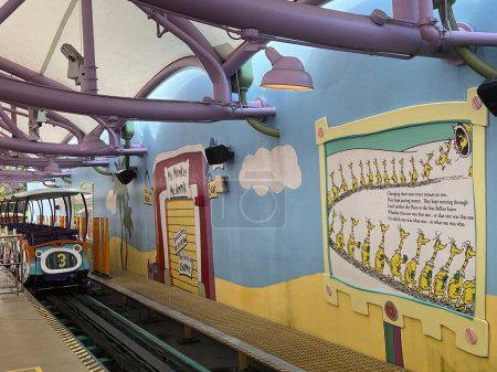 Téléchargez les photos : ORLANDO FL - DEC 30: The High in the Sky Seuss Trolley Train Ride at Seuss Landing at Universal Islands of Adventure in Orlando, Florida, as seen on Dec 30, 2022. - en image libre de droit