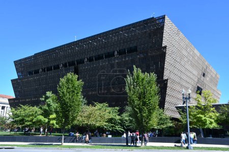 Téléchargez les photos : WASHINGTON DC - SEP 26 : Musée national de l'histoire et de la culture afro-américaine à Washington DC, vu le 26 septembre 2021. - en image libre de droit