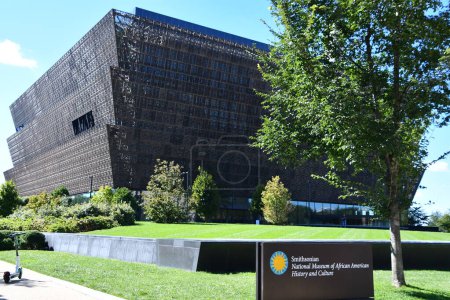 Téléchargez les photos : WASHINGTON DC - SEP 26 : Musée national de l'histoire et de la culture afro-américaine à Washington DC, vu le 26 septembre 2021. - en image libre de droit